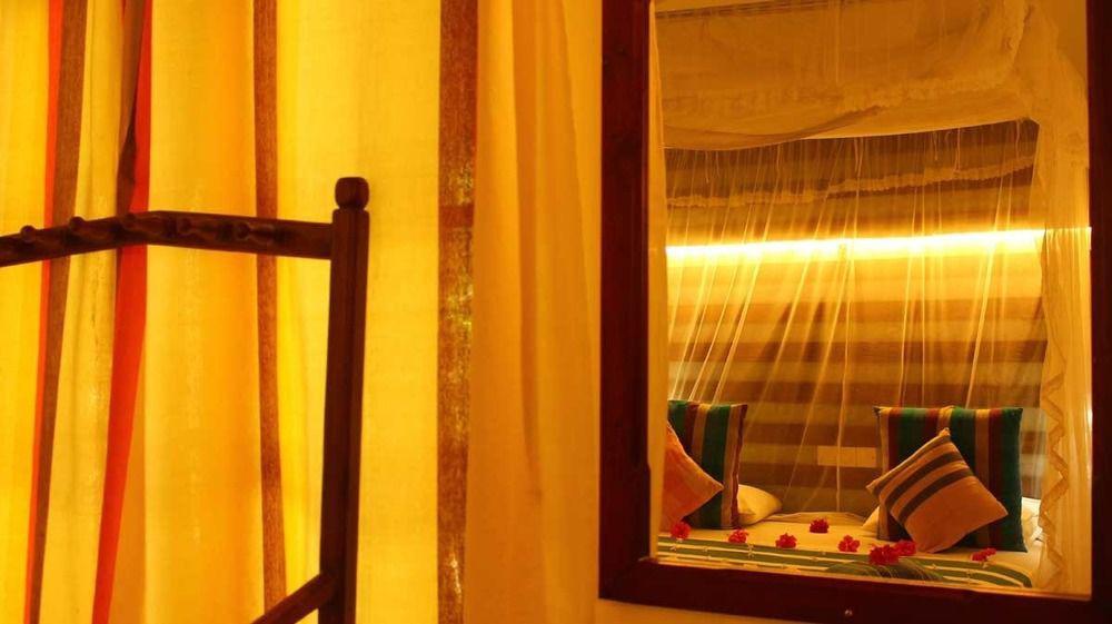 Primrose Guest House Unawatuna Esterno foto