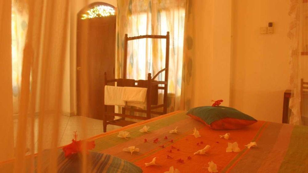 Primrose Guest House Unawatuna Esterno foto