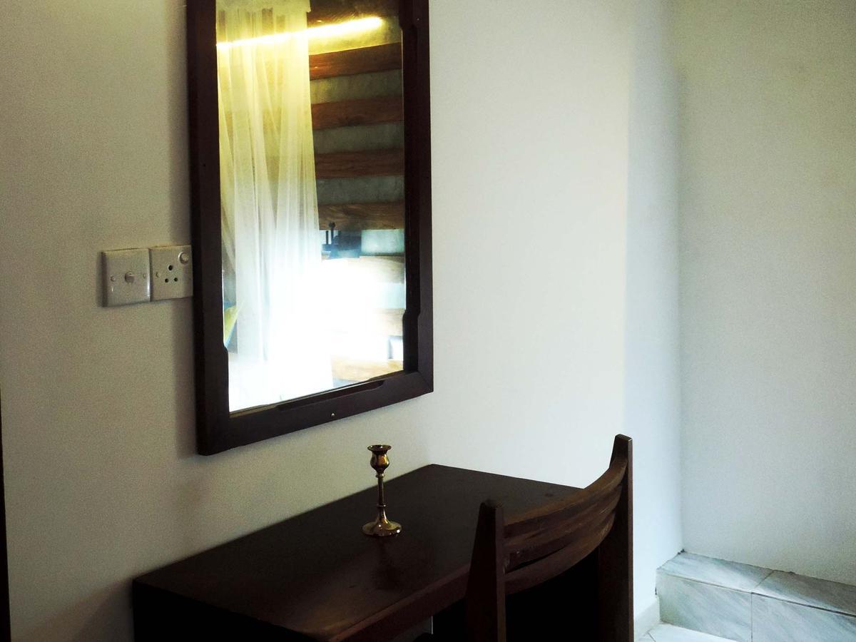 Primrose Guest House Unawatuna Esterno foto