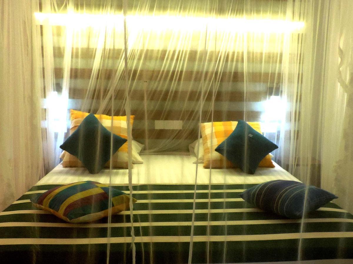 Primrose Guest House Unawatuna Esterno foto