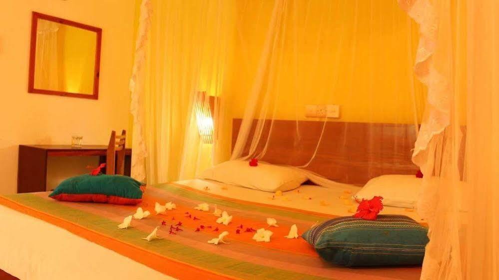 Primrose Guest House Unawatuna Esterno foto